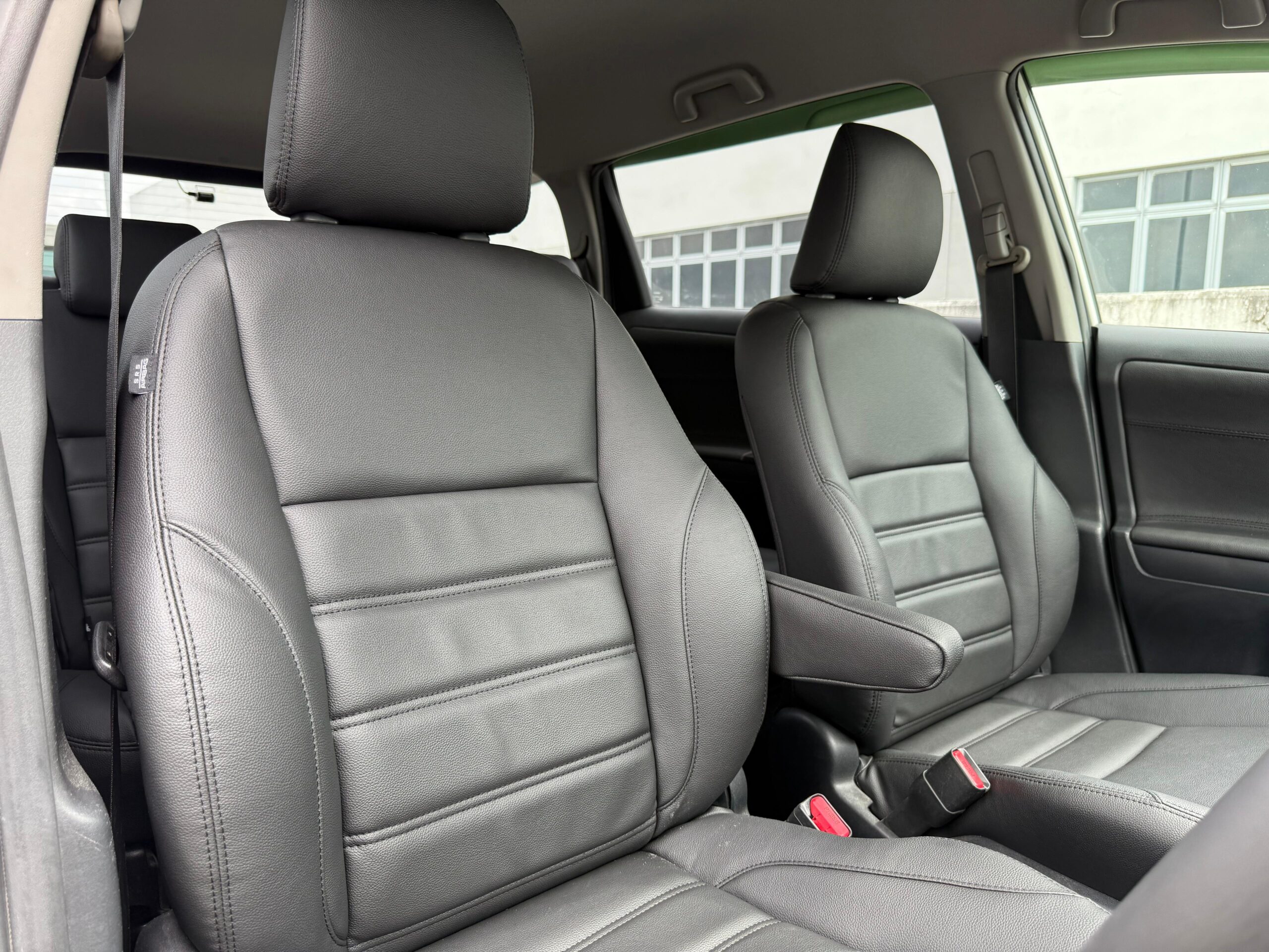 Int Front Seats 2