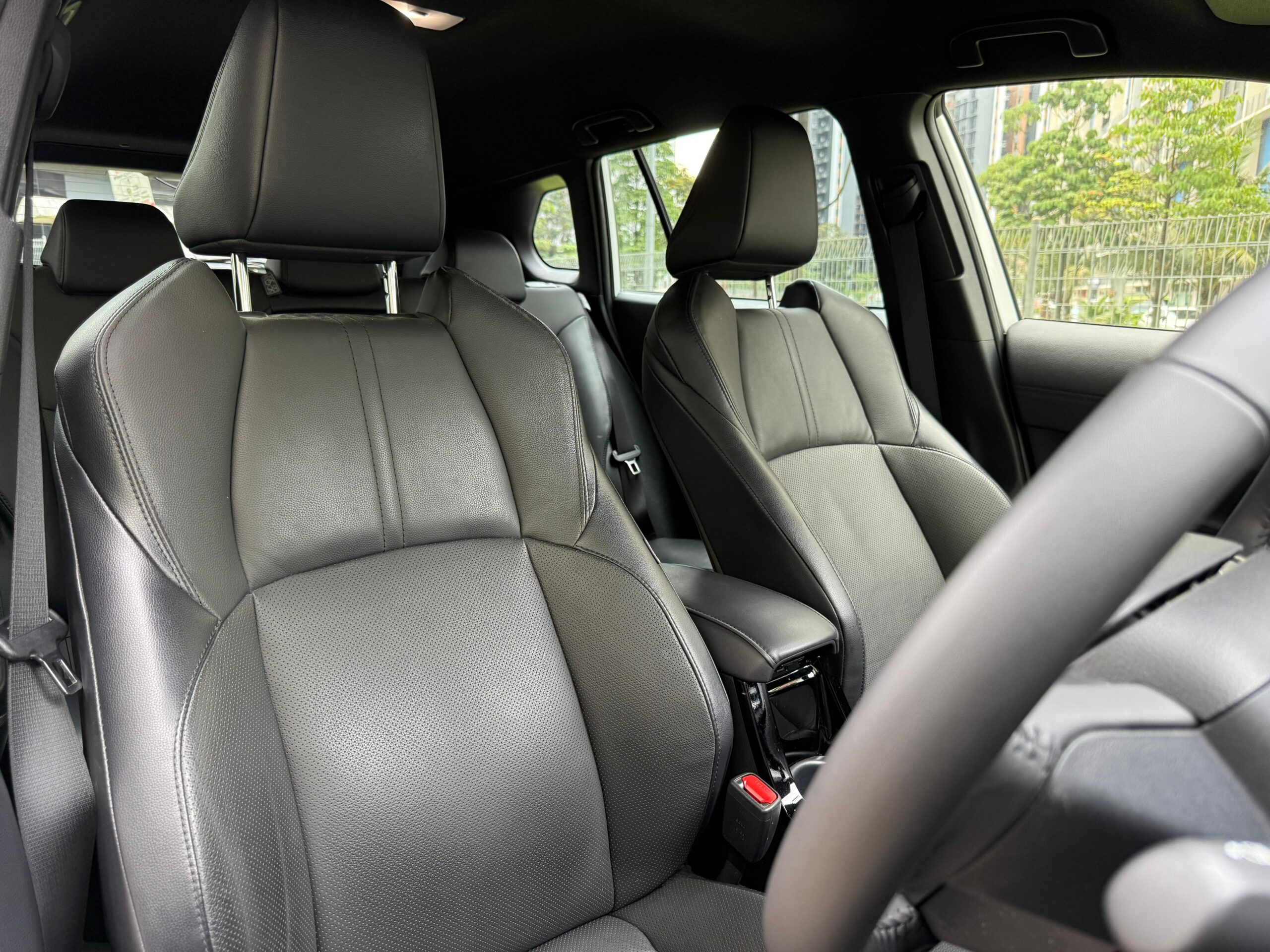 Int Front Seats 2